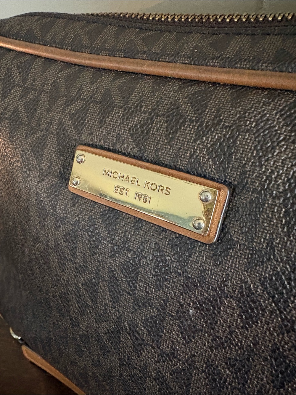 Michael Kors Signature Jet Set - Picture 3 of 11